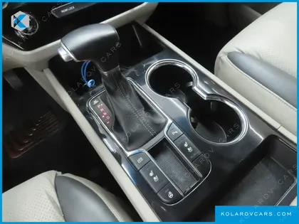 KIA CARNIVAL 9-SEATER PRSTIGE