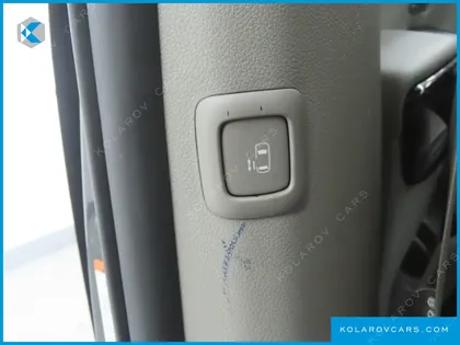 KIA CARNIVAL 9-SEATER PRSTIGE