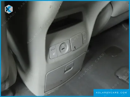 KIA CARNIVAL 9-SEATER PRSTIGE