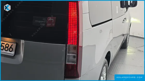 HYUNDAI STARIA L3.5 CARGO 5-SEATER