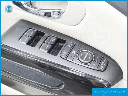 KIA CARNIVAL 9-SEATER PRSTIGE