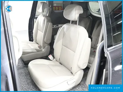KIA CARNIVAL 9-SEATER PRSTIGE