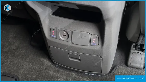 KIA CARNIVAL 9-SEATER PRSTIGE