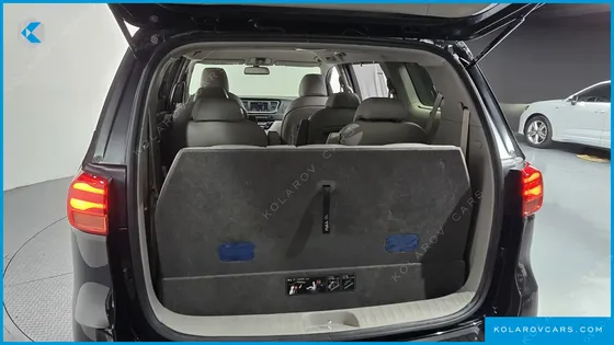 KIA CARNIVAL 9-SEATER PRSTIGE