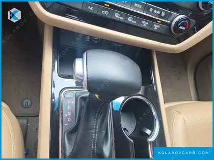 KIA CARNIVAL 9-SEATER PRSTIGE