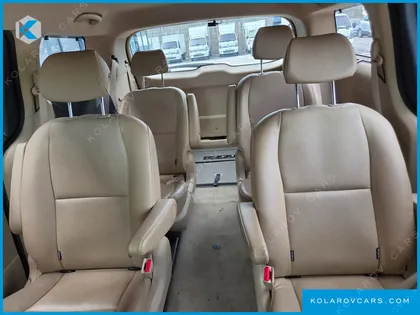 KIA CARNIVAL 9-SEATER PRSTIGE