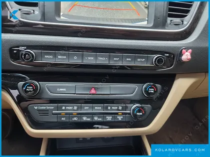 KIA CARNIVAL 9-SEATER PRSTIGE