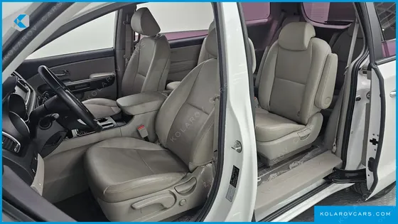 KIA CARNIVAL 9-SEATER LUXURY