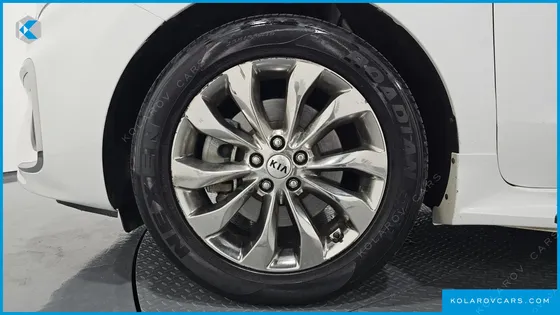 KIA CARNIVAL 9-SEATER PRSTIGE