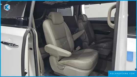 KIA CARNIVAL 9-SEATER PRSTIGE