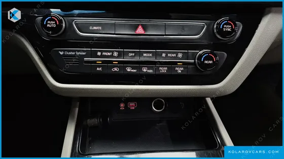 KIA CARNIVAL 9-SEATER PRSTIGE