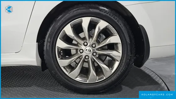 KIA CARNIVAL 9-SEATER PRSTIGE