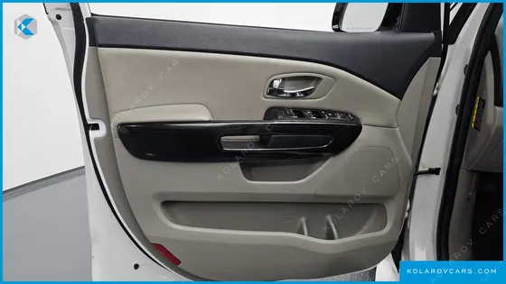 KIA CARNIVAL 9-SEATER PRSTIGE