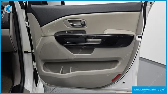 KIA CARNIVAL 9-SEATER PRSTIGE