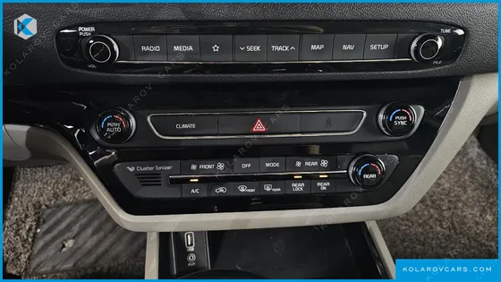 KIA CARNIVAL 9-SEATER NOBLESSE