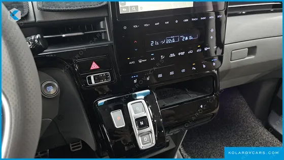 HYUNDAI STARIA HEV 1.6 LOUNGE 9-SEATER