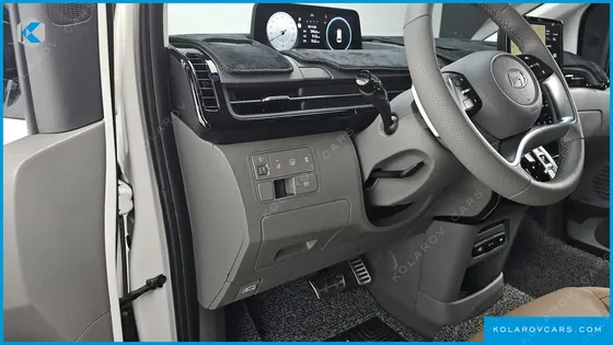 HYUNDAI STARIA HEV 1.6 LOUNGE 9-SEATER
