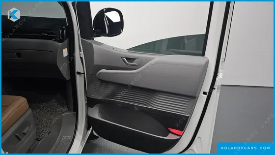 HYUNDAI STARIA HEV 1.6 LOUNGE 9-SEATER