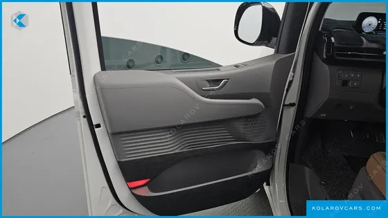HYUNDAI STARIA HEV 1.6 LOUNGE 9-SEATER