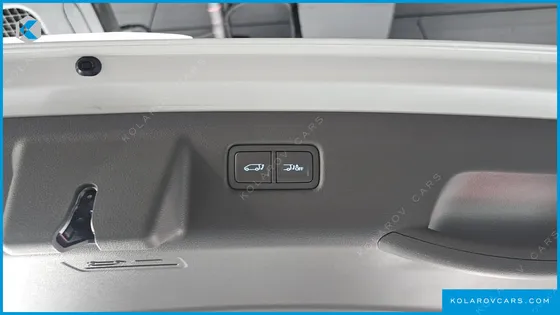 HYUNDAI STARIA HEV 1.6 LOUNGE 9-SEATER