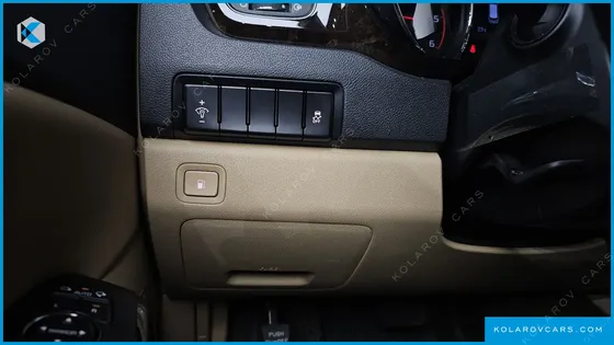 KIA CARNIVAL 9-SEATER PRSTIGE