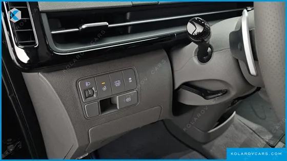 HYUNDAI STARIA HEV 1.6 LOUNGE 9-SEATER