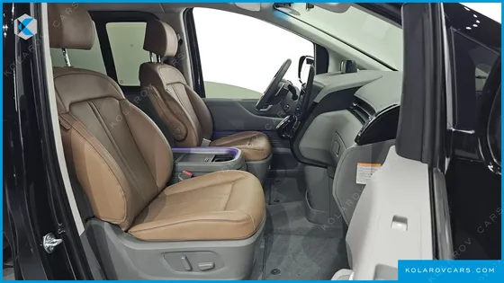 HYUNDAI STARIA HEV 1.6 LOUNGE 9-SEATER