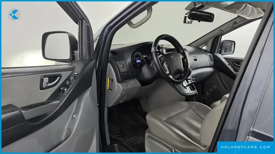 HYUNDAI STAREX VAN 3-SEATER