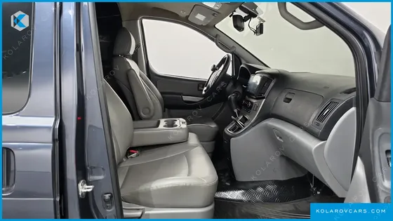 HYUNDAI STAREX VAN 3-SEATER