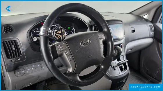 HYUNDAI STAREX VAN 3-SEATER