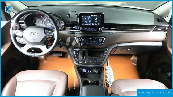 HYUNDAI STAREX URBAN 9-SEATER