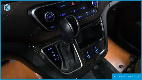 HYUNDAI STAREX URBAN 9-SEATER
