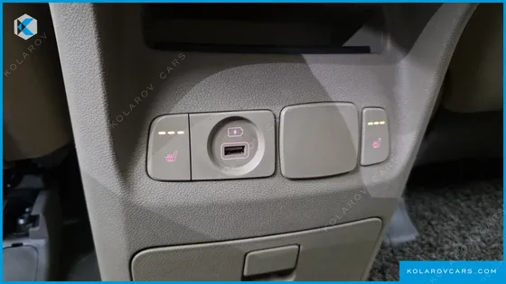 KIA CARNIVAL 9-SEATER PRSTIGE