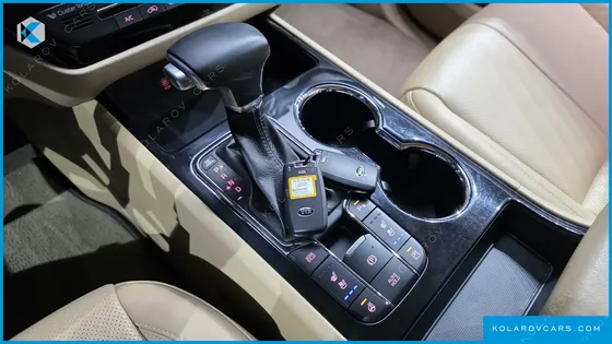 KIA CARNIVAL 9-SEATER NOBLESSE