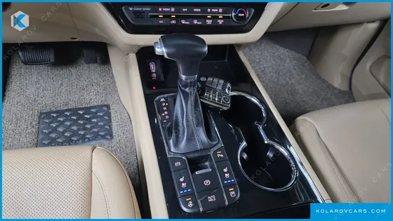 KIA CARNIVAL 9-SEATER NOBLESSE SPECIAL