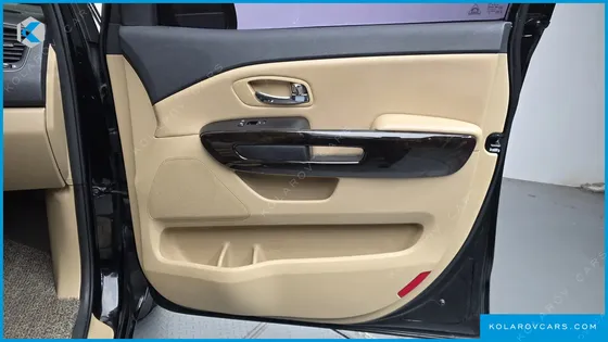 KIA CARNIVAL 9-SEATER NOBLESSE SPECIAL