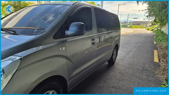 HYUNDAI STAREX 5-SEATER VAN