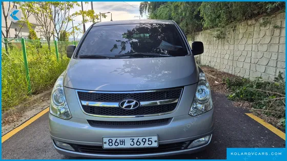HYUNDAI STAREX 5-SEATER VAN