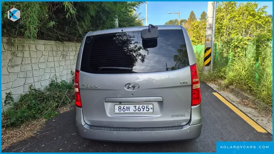HYUNDAI STAREX 5-SEATER VAN