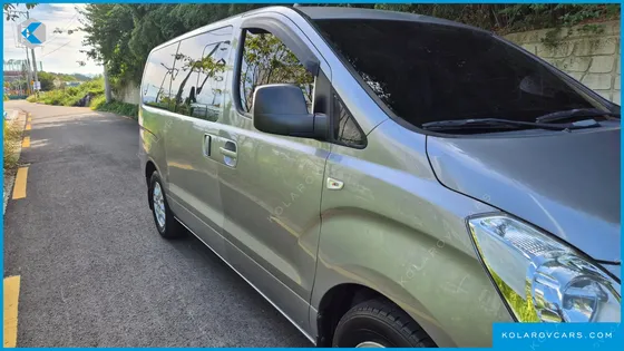HYUNDAI STAREX 5-SEATER VAN