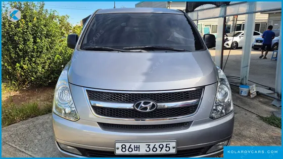 HYUNDAI STAREX 5-SEATER VAN