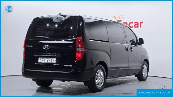 HYUNDAI STAREX VAN 5-SEATER