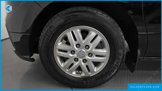 HYUNDAI STAREX VAN 5-SEATER