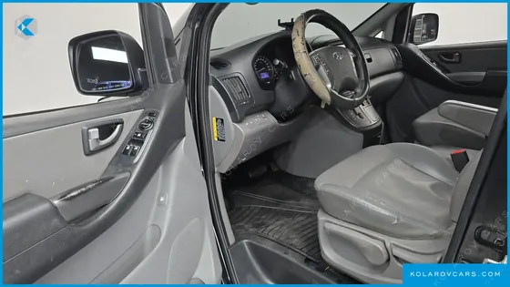 HYUNDAI STAREX VAN 5-SEATER