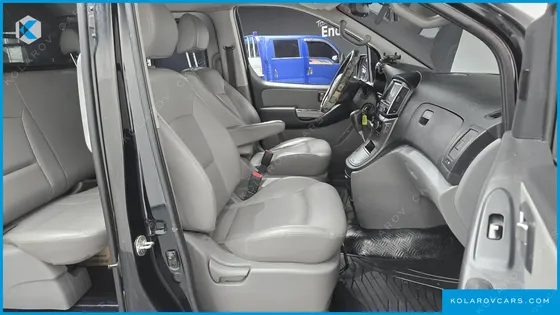 HYUNDAI STAREX VAN 5-SEATER