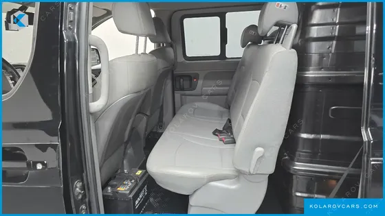 HYUNDAI STAREX VAN 5-SEATER