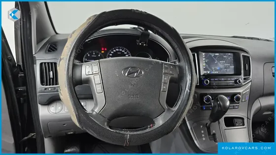 HYUNDAI STAREX VAN 5-SEATER