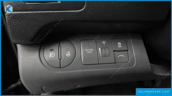 HYUNDAI STAREX VAN 5-SEATER
