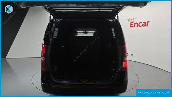 HYUNDAI STAREX VAN 5-SEATER