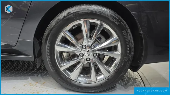KIA CARNIVAL 9-SEATER NOBLESSE SPECIAL